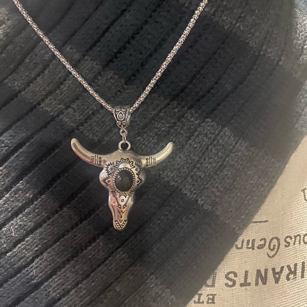 ❌SOLD❌ 🆕 Gorgeous Antiqued Onyx Bull Head Necklace NWT - Picture 1 of 7